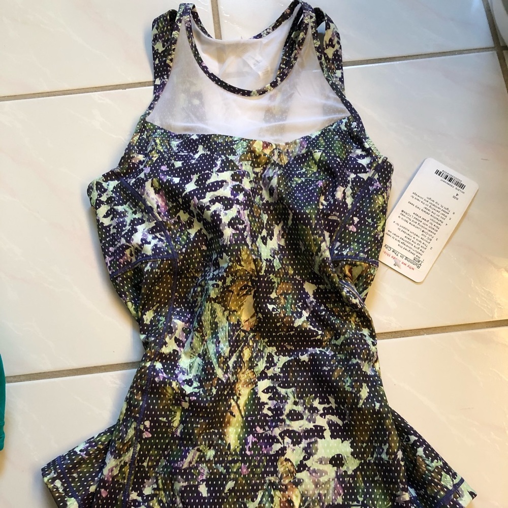 Lululemon run in the city tank sz4 NWT